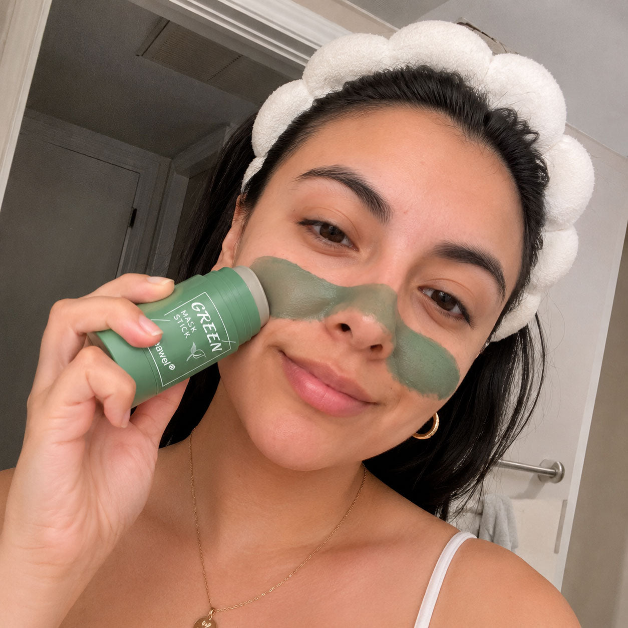 Creawel ®Clear Pores in 10 Minutes! The No-Mess Green Tea Stick for Flawless, Oil-Free Skin.